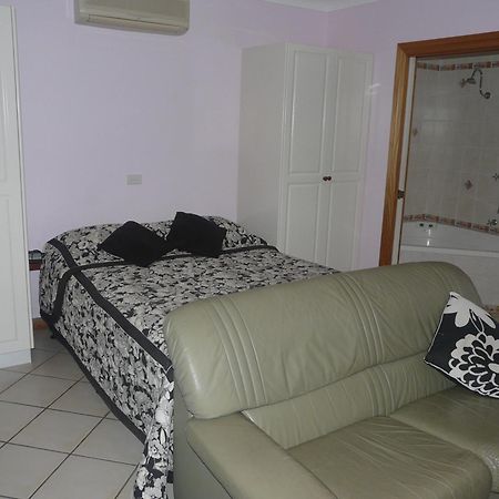 Curtain Fig Motel Юнгаберра Экстерьер фото