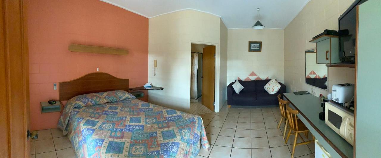 Curtain Fig Motel Юнгаберра Экстерьер фото